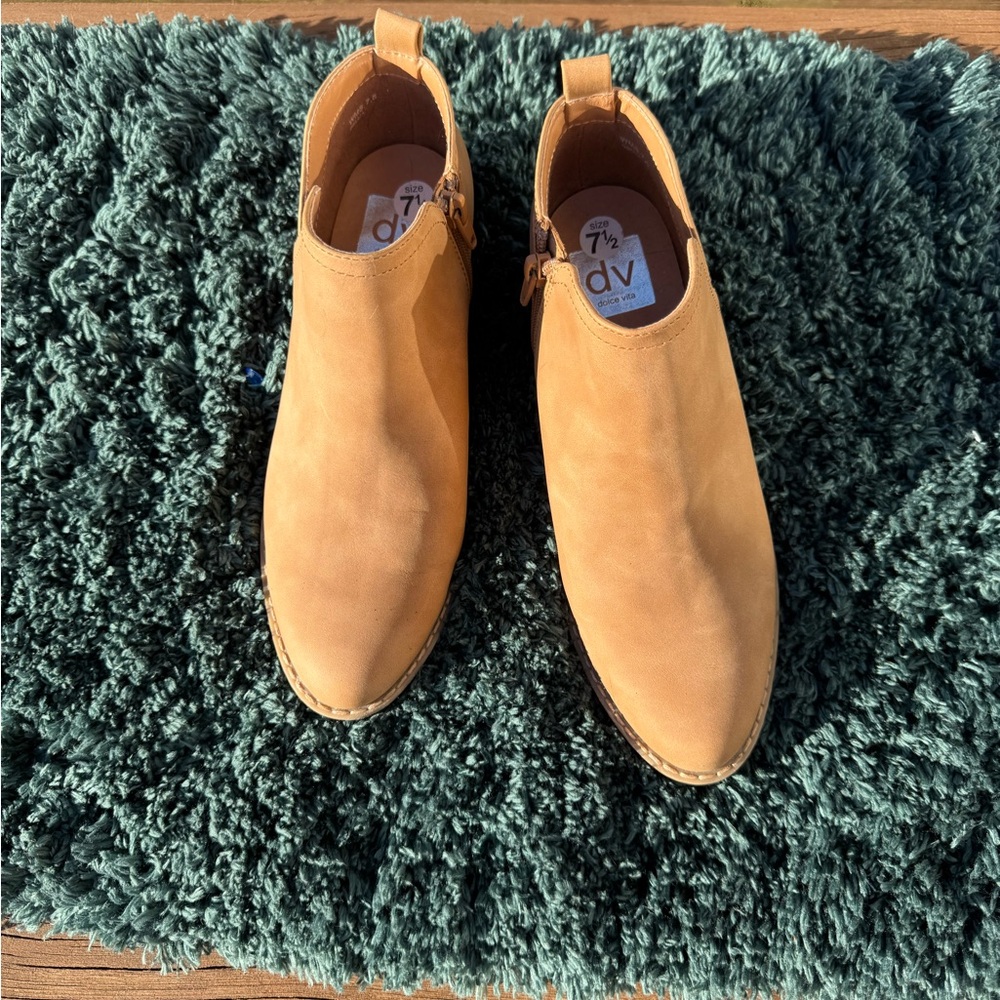 DV by Dolce Vita Women's Tan Chukka Boots